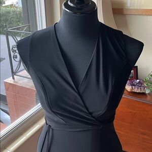 DKNY Black fitted and Flare, polyester v-neck, 2